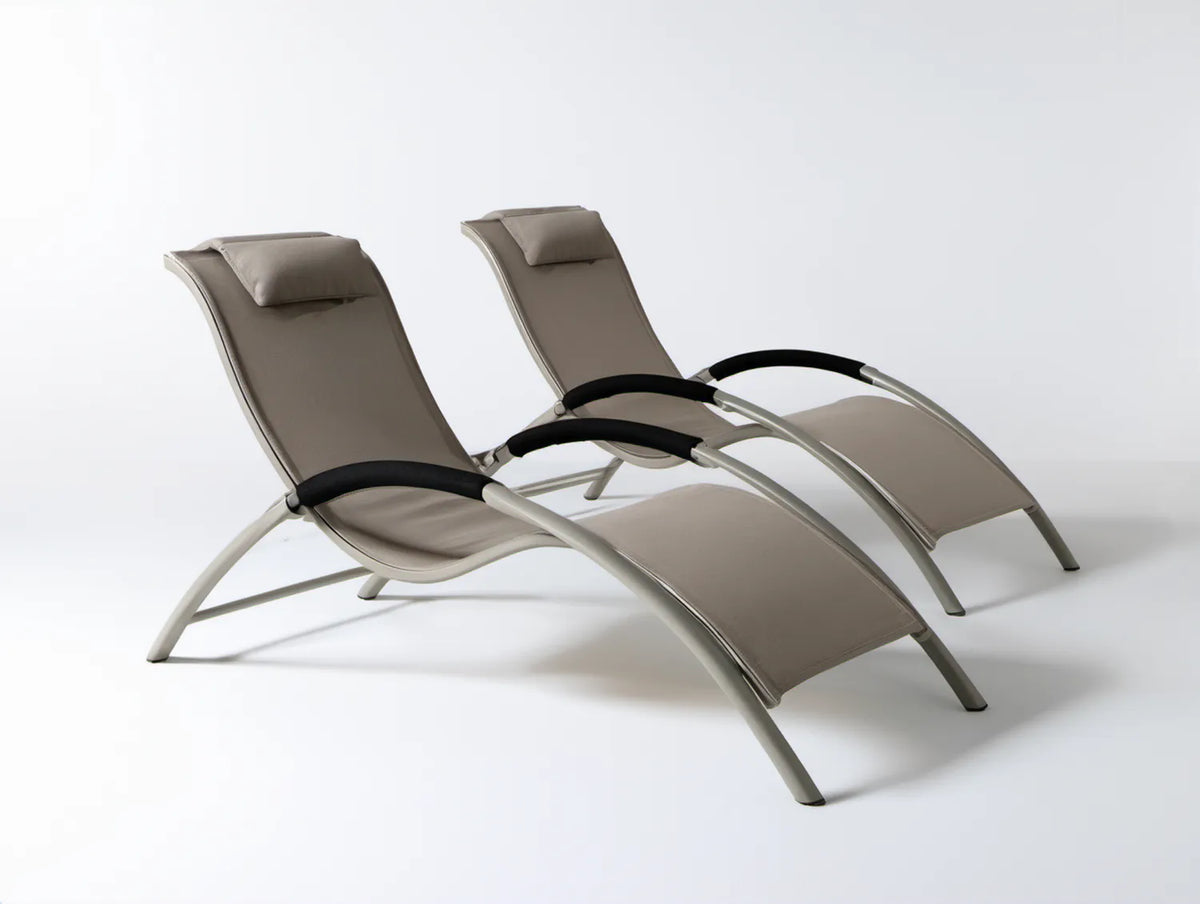 Zestaw 2 beżowych leżaków ogrodowych z aluminium i siatki poliestrowej, 170 × 65 × 88 cm